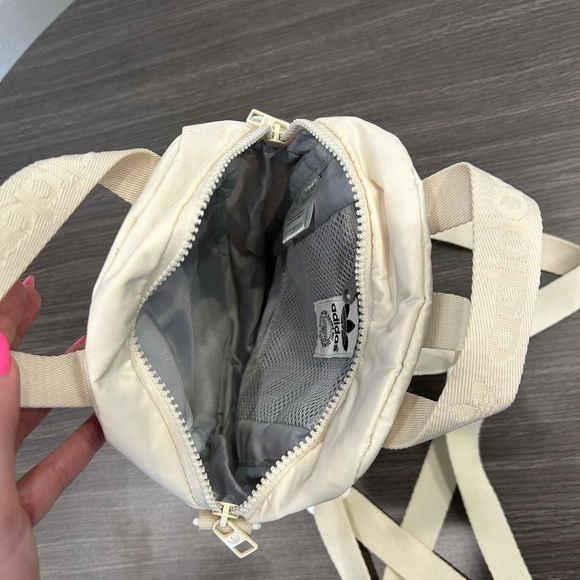 Adidas Originals Micro 2.0 Mini Bag Backpack Wonder White Cream Crossbody - Picture 9 of 10